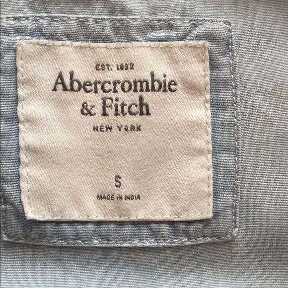 Abercrombie & Fitch Light Blue Sleeveless Button Down Shirt - Picture 2 of 3